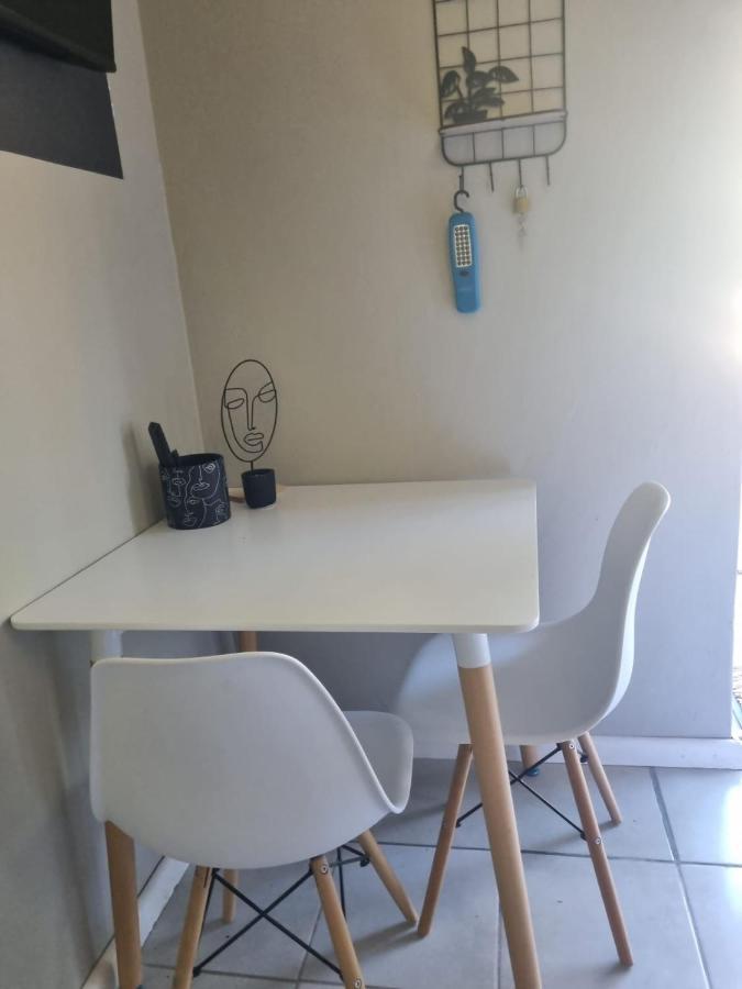 Angel 8 Airbnb Apartment 2 로버슨 외부 사진
